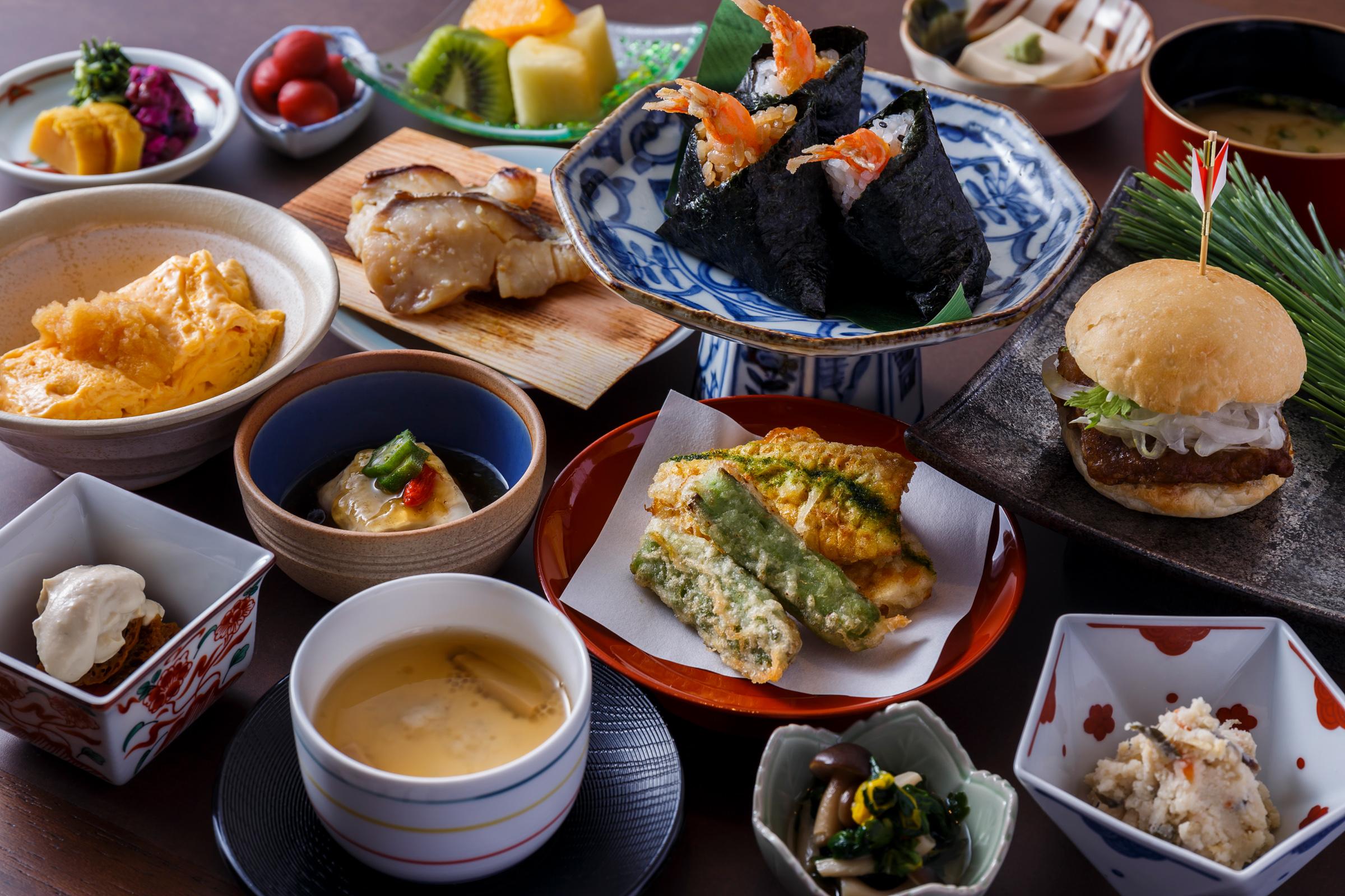 Hotel The Celestine Kyoto Gion Bagian luar foto A selection of Japanese cuisine