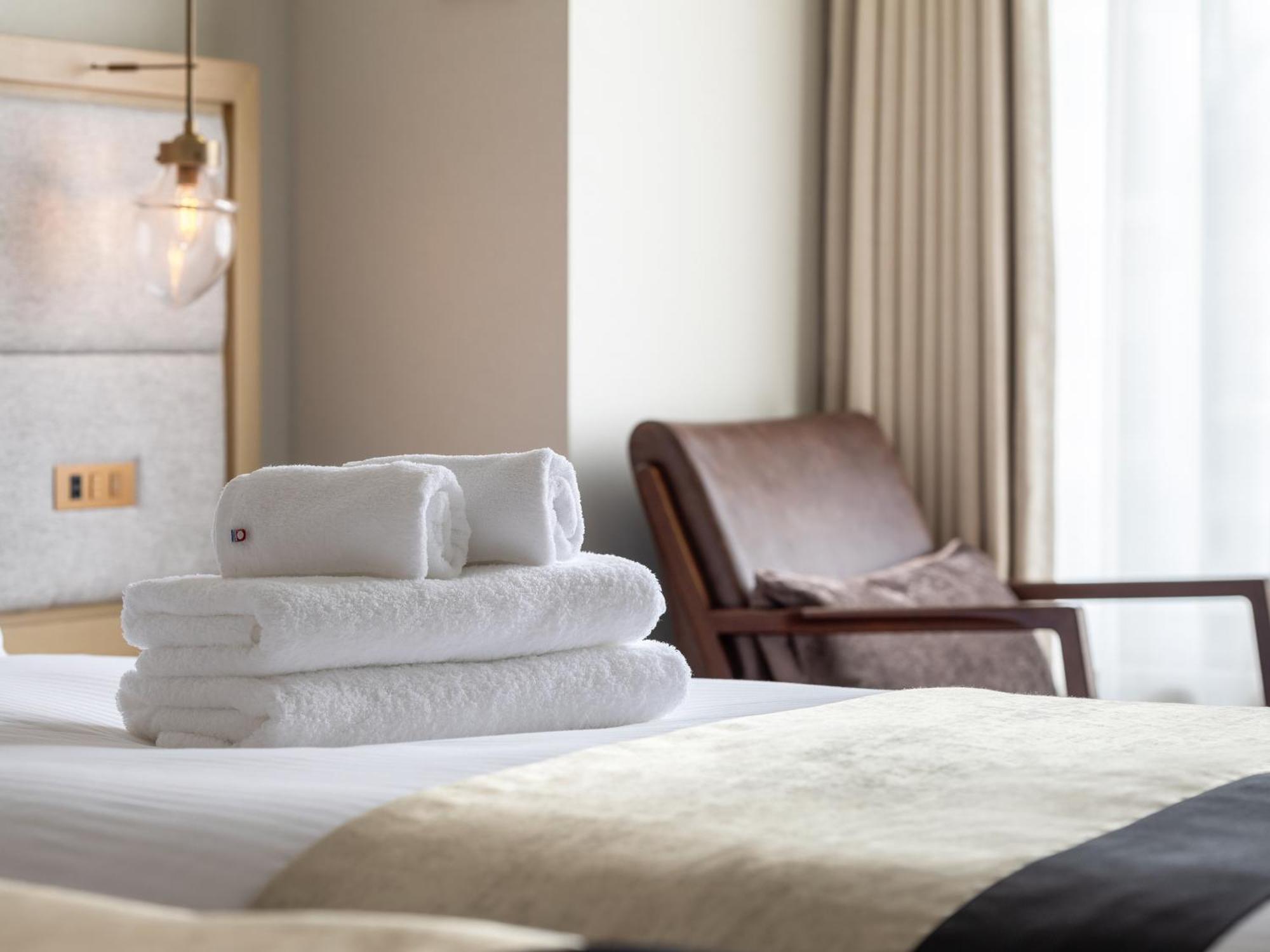 Hotel The Celestine Kyoto Gion Bagian luar foto A stack of towels on a bed