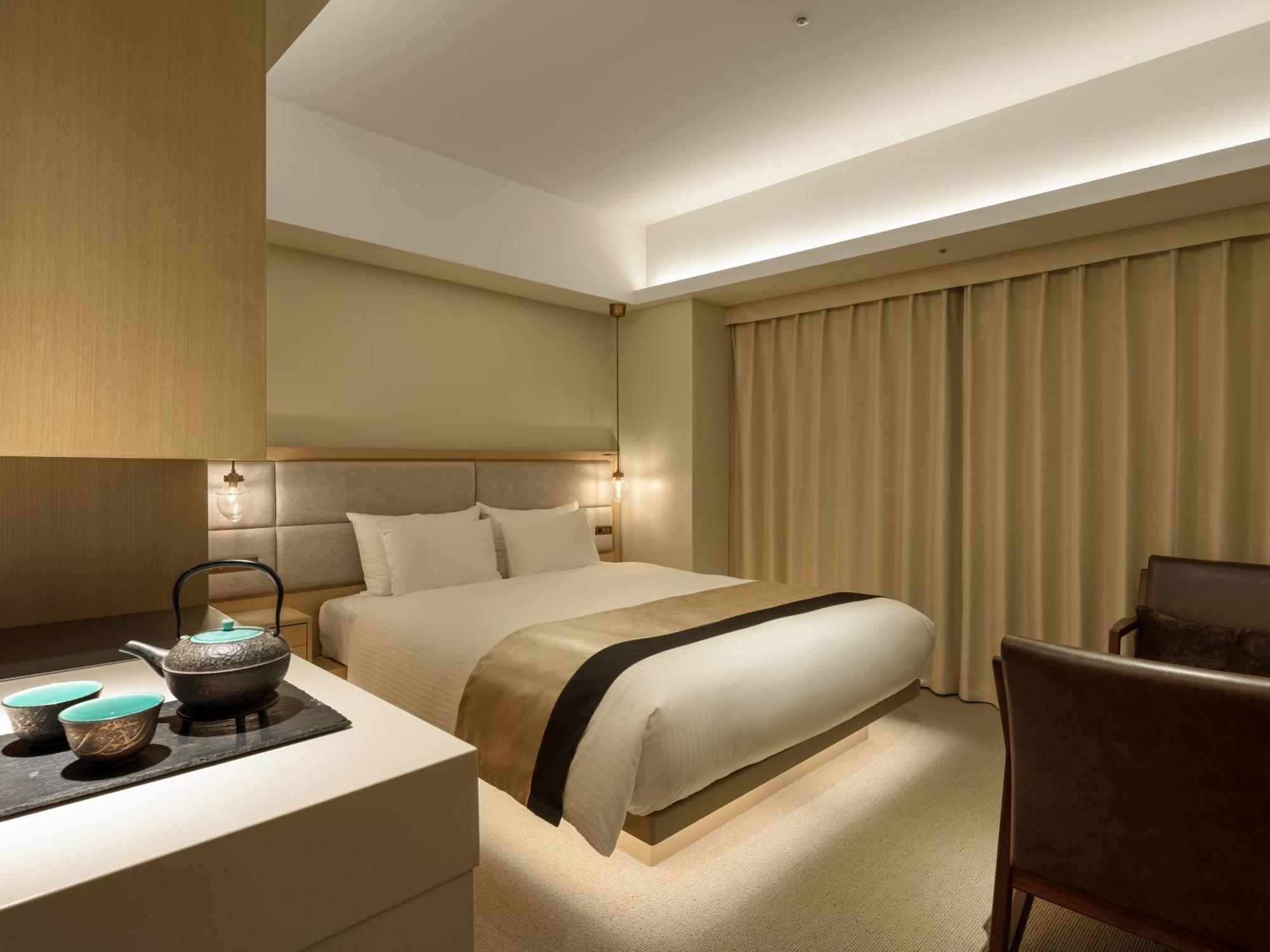 Hotel The Celestine Kyoto Gion Bagian luar foto A room at the hotel