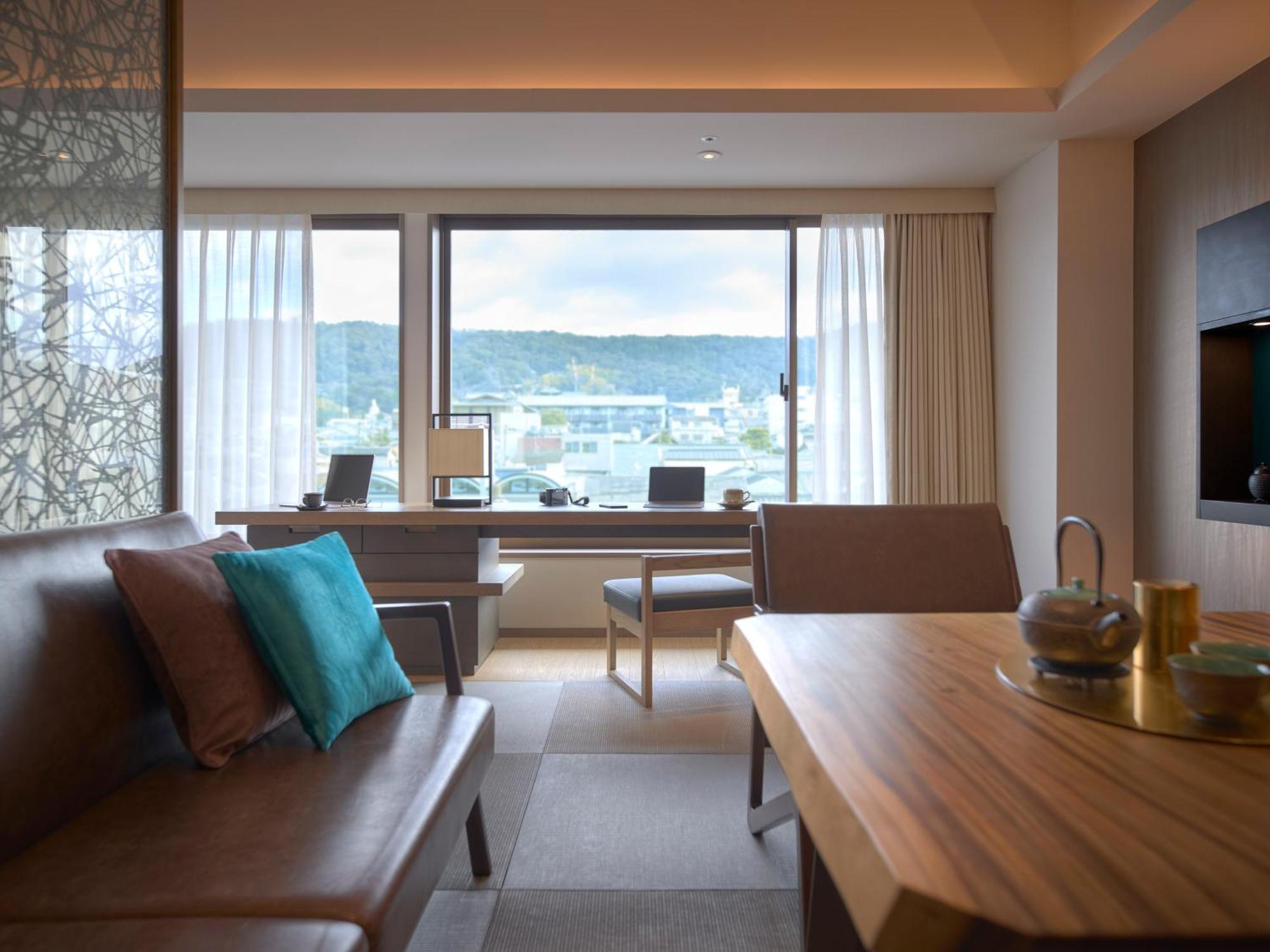 Hotel The Celestine Kyoto Gion Bagian luar foto A room at the hotel