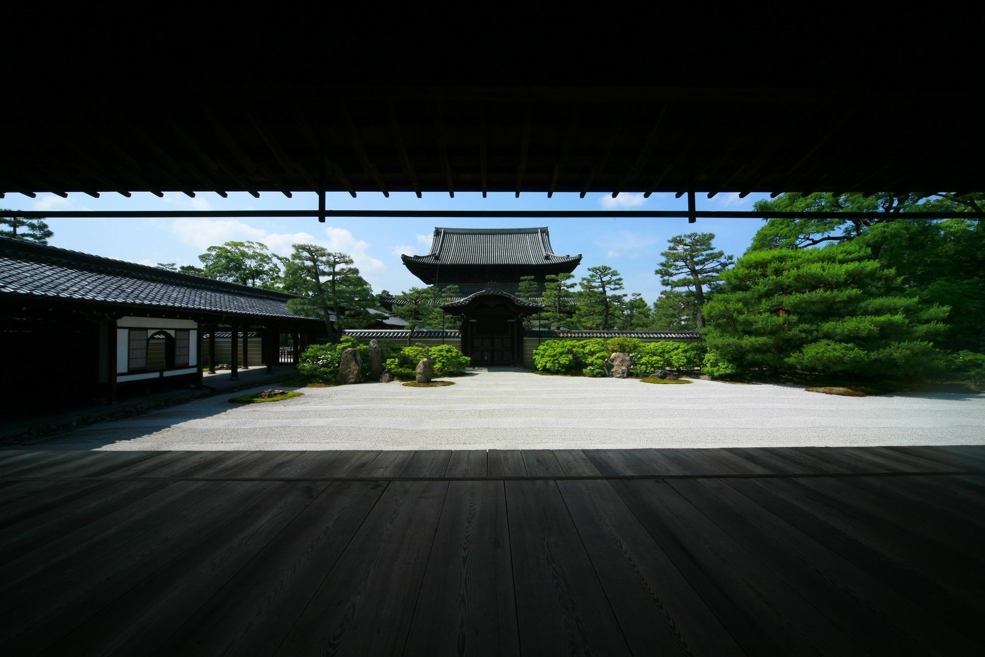 Hotel The Celestine Kyoto Gion Bagian luar foto The temple's main gate
